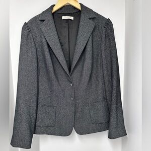 Tahari Black Grey Tweed Jacket, size 14.
In excellent condition!